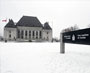Une vue de face de l’édifice de la Cour suprême du Canada pendant la saison hivernale